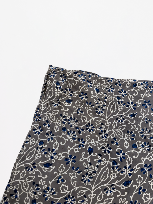 GREY WHITE BLOCK PRINT SILK BANDANA