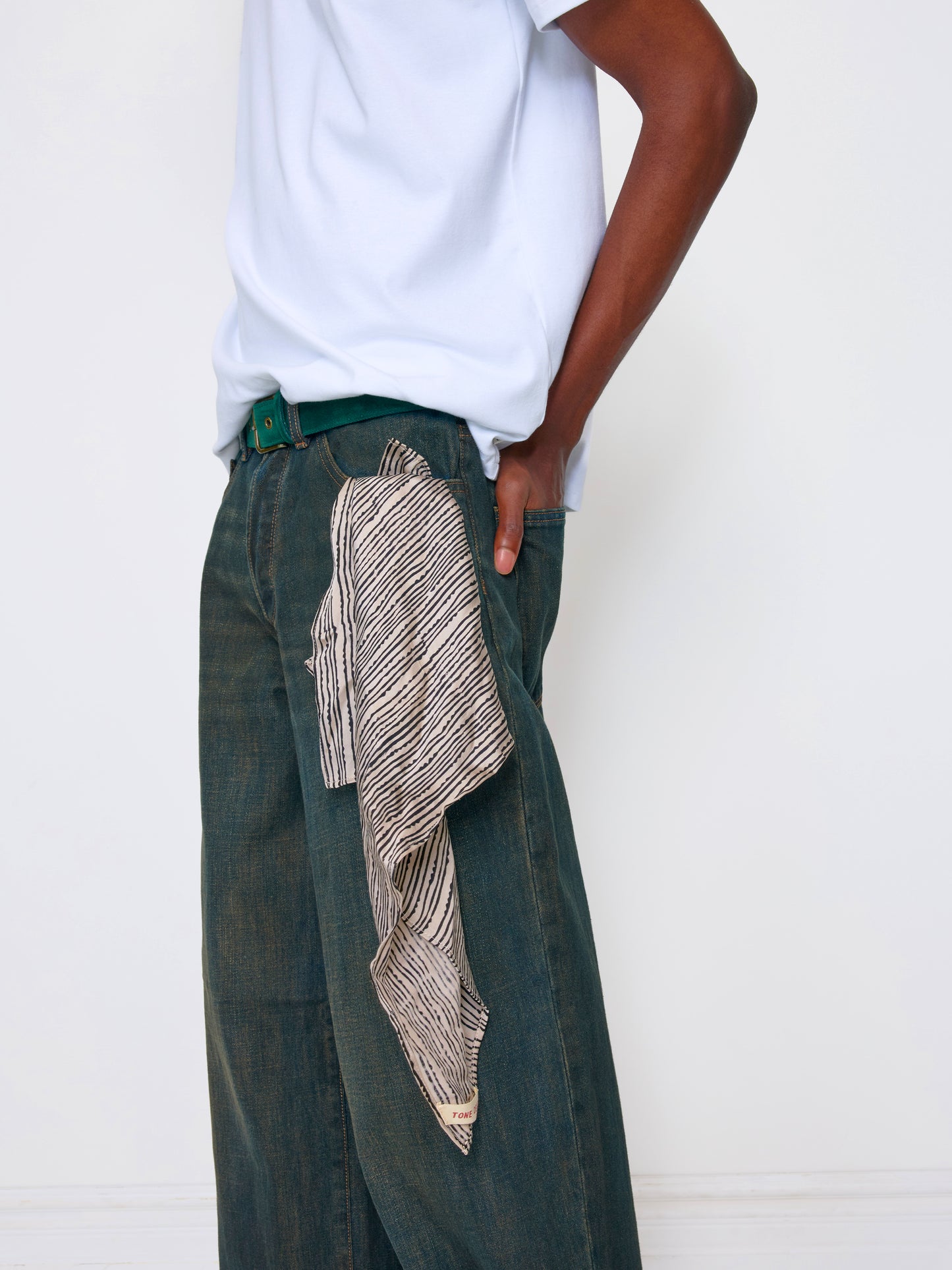 NOISE TINT STRAIGHT UNISEX JEAN