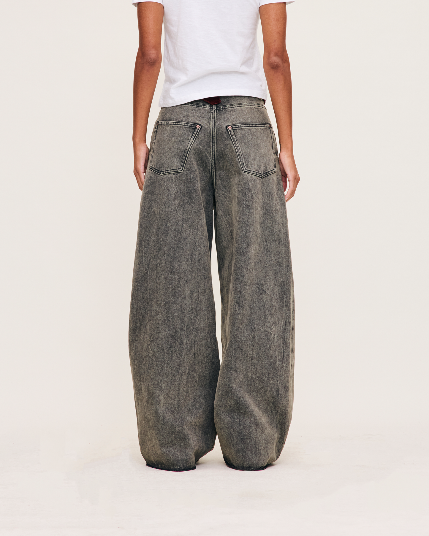 GREY BAGGY UNISEX OVERDYED JEAN