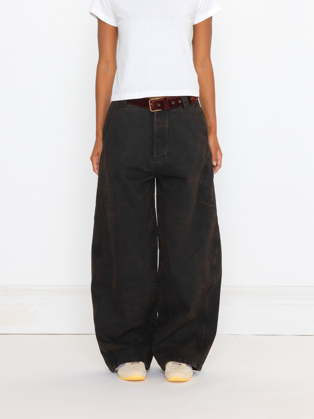 RUSTED BLACK BARREL UNISEX JEAN
