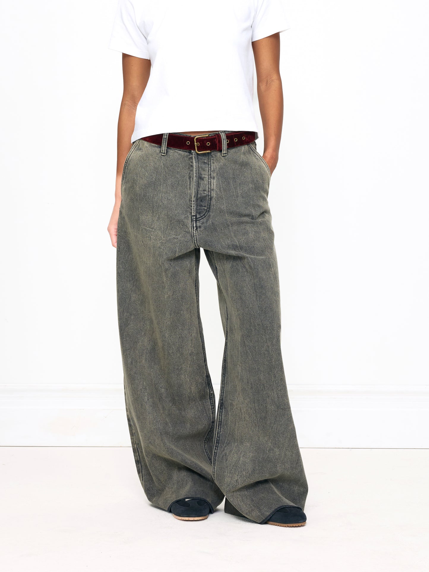 GREY BAGGY UNISEX OVERDYED JEAN