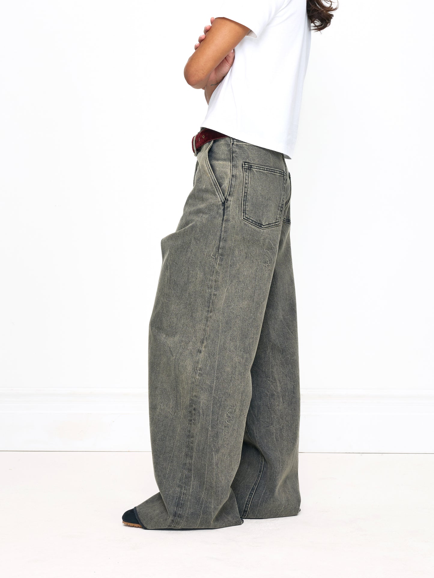 GREY BAGGY UNISEX OVERDYED JEAN