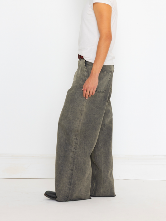 GREY BAGGY UNISEX OVERDYED JEAN